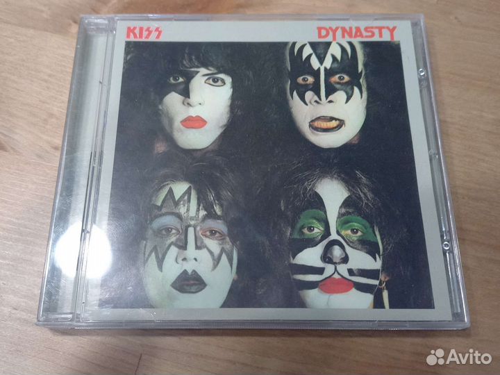 Kiss. Dynasty