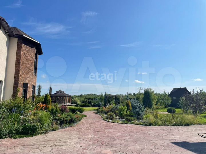 Дом 239,8 м² на участке 36 сот.