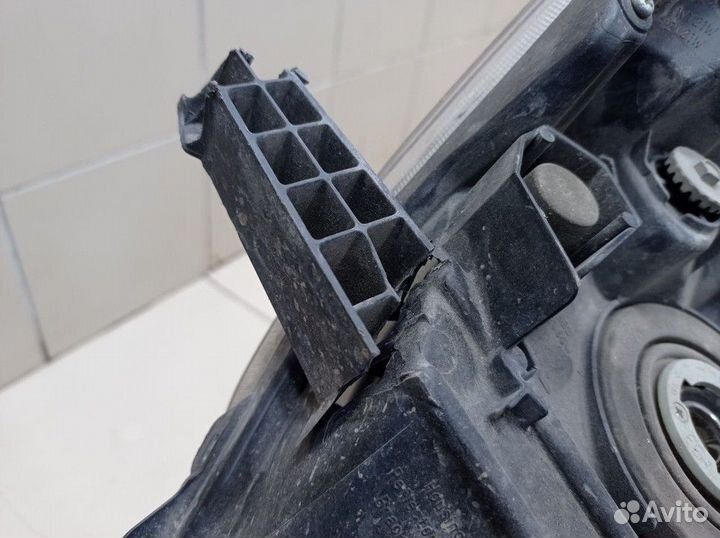 Фара передняя левая Toyota Land Cruiser Prado