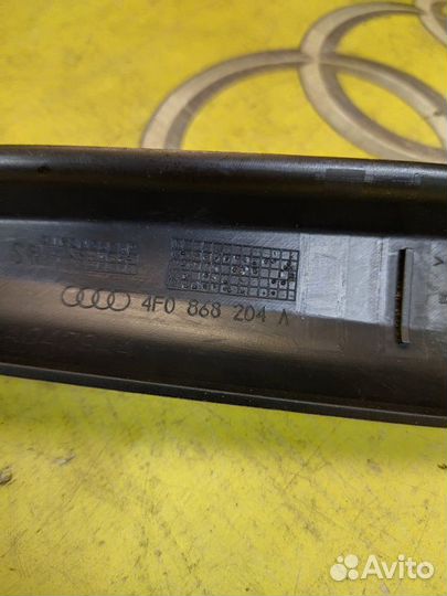 Обшивка салона правая Audi A6 универсал 2.8 CCE