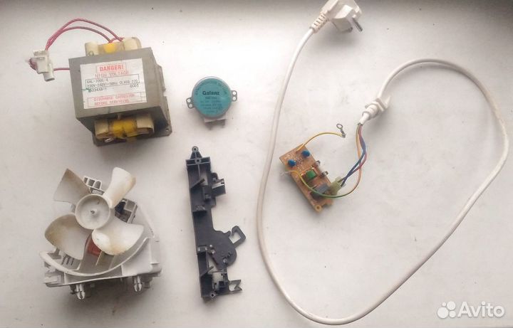 Запчасти от микроволновой печи Gorenje MO-17DE