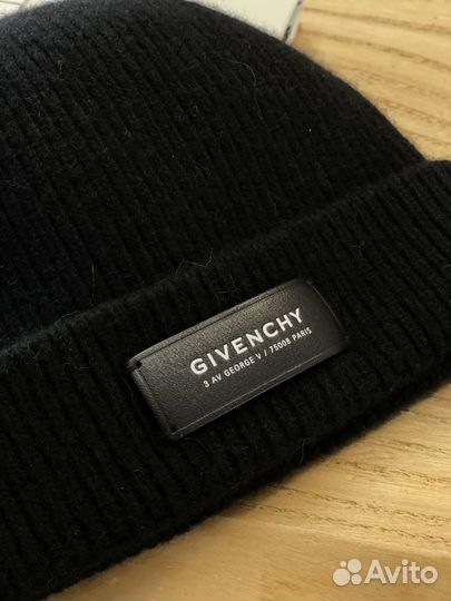 Шапка Givenchy