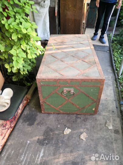 Сундук деревянный