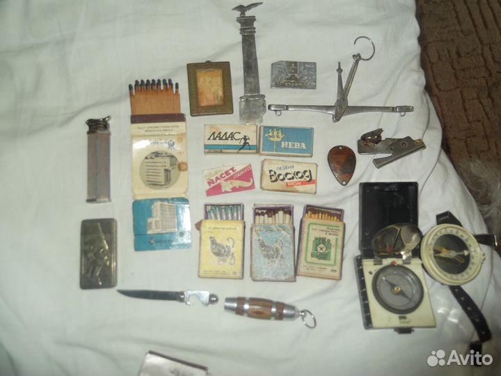 Брелки разные,зажигалки,компас,спички и др