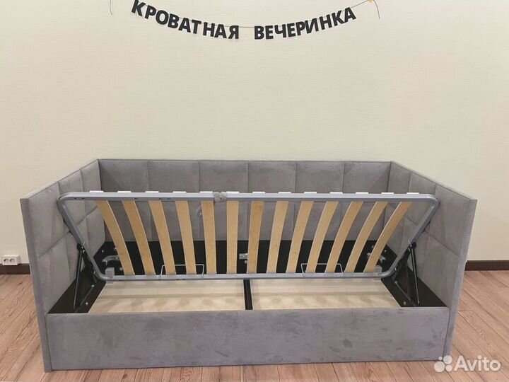 Кровать с ящиками для хранения