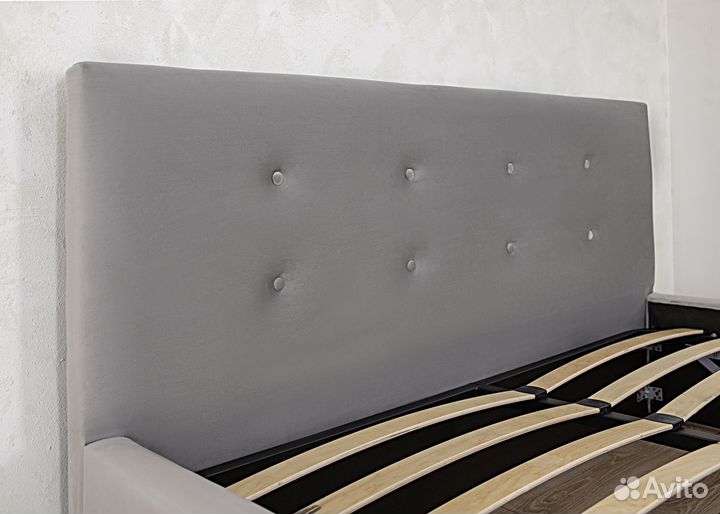 Кровать с матрасом