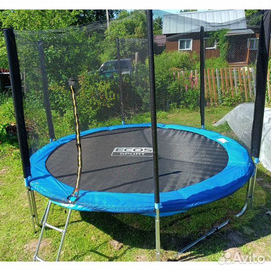 Батут с сеткой и лестницей, новый
