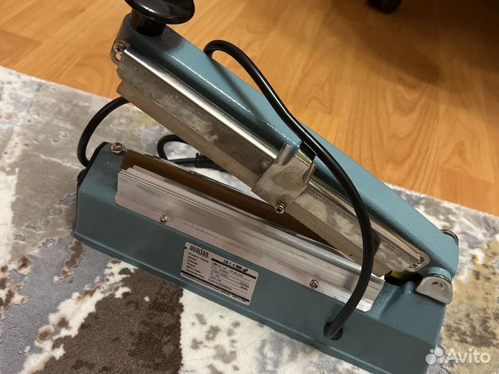 Запайщик пакетов с ножом