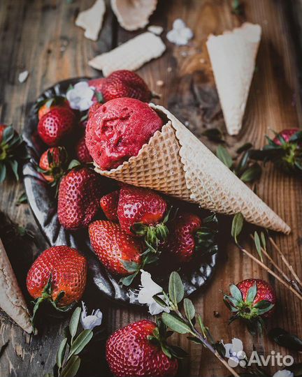 Саженцы клубники сорта (Black Swan) Черный Лебедь