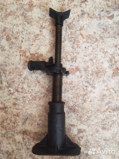 Домкрат УАЗ чугунный винтовой механический 2 тонны