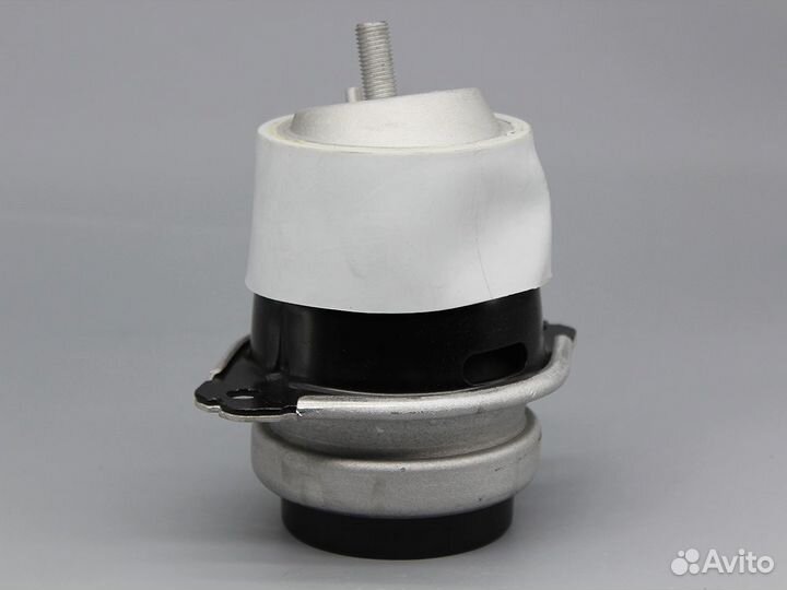 Подушка опора двигателя Audi Q7 Touareg 7L8199131A
