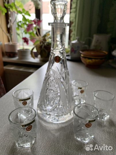 Графин хрустальный со стопками