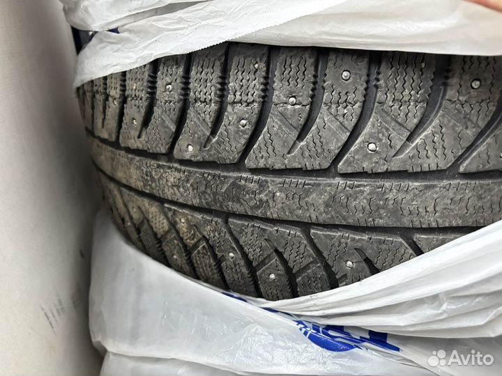 Bridgestone Ice Cruiser 7000 225/65 R17 106T