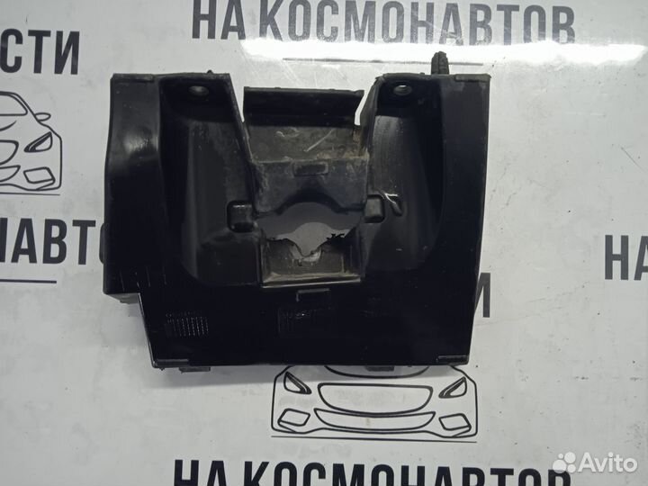 Кронштейн накладки на порог (наружней) volvo XC60