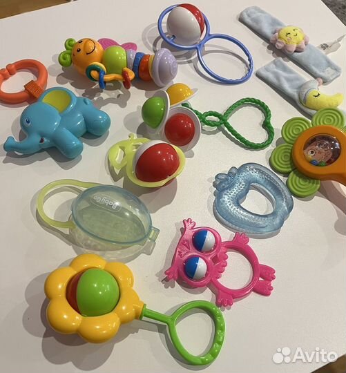 Игрушки погремушки,контейнер для соски