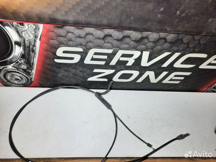 Трос открывания капота Mercedes-Benz W204