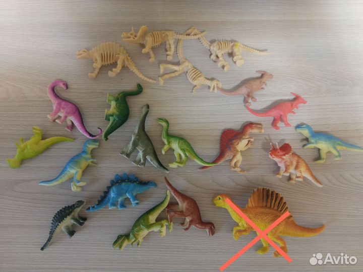 Набор фигурок динозавров