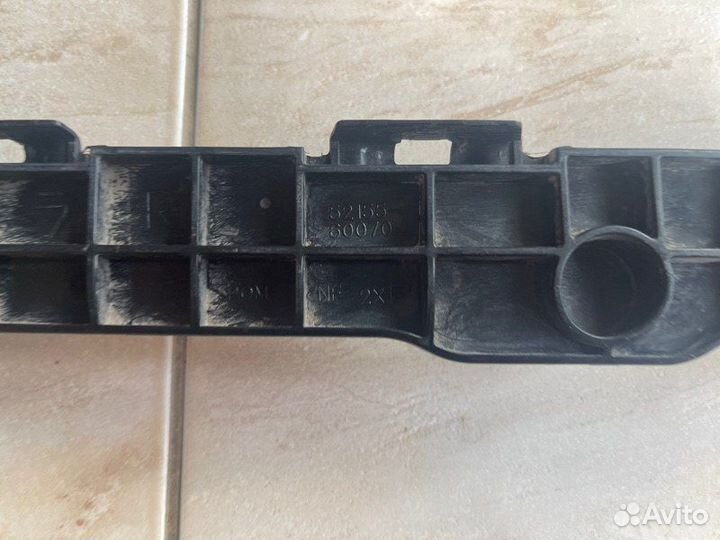 Кронштейн бампера задний правый Toyota Land Cruser