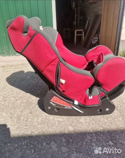 Автомобильное кресло