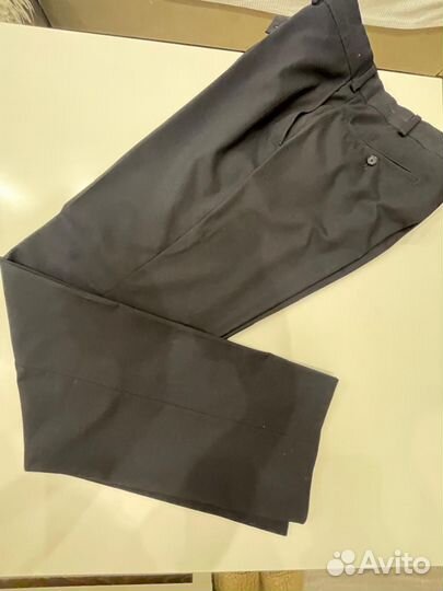 Продаю костюм оригинальный бренда Karl Lagerfeld