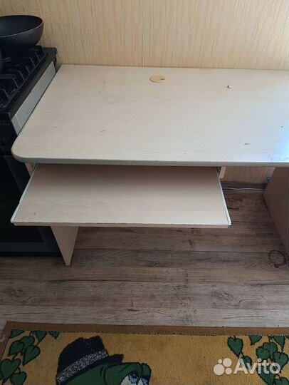 Письменный стол