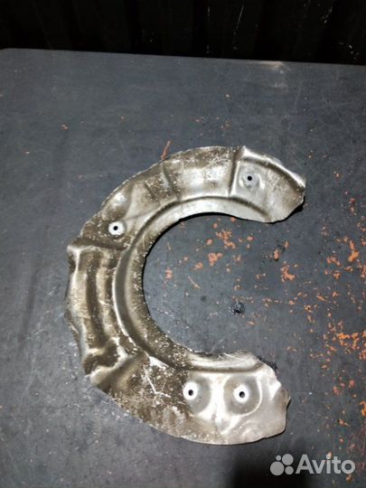 Щиток тормозного диска передний левый Bmw 5 F10