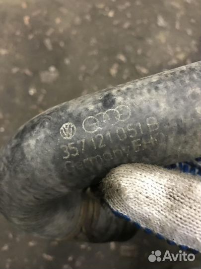 Патрубок Volkswagen Passat (B3) 1988-1993