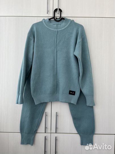 Продам костюм женский вязанный теплый