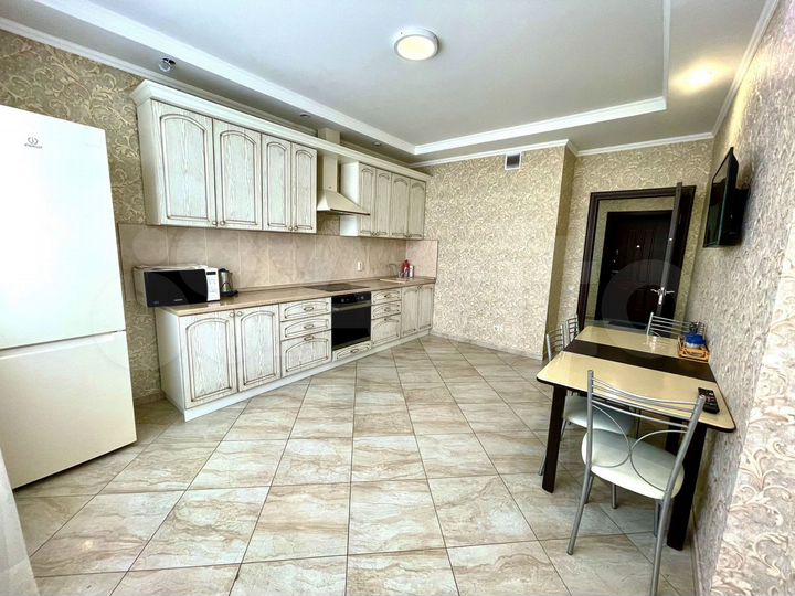 2-к. квартира, 80 м², 10/16 эт.