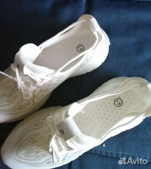 Кроссовки новые