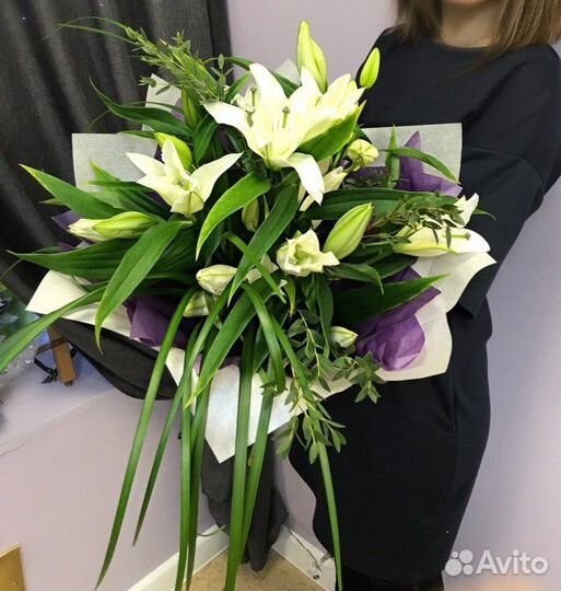 Лилии Букеты из лилий Доставка