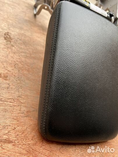 Подлокотник кожа audi a4 b9 15-20 г