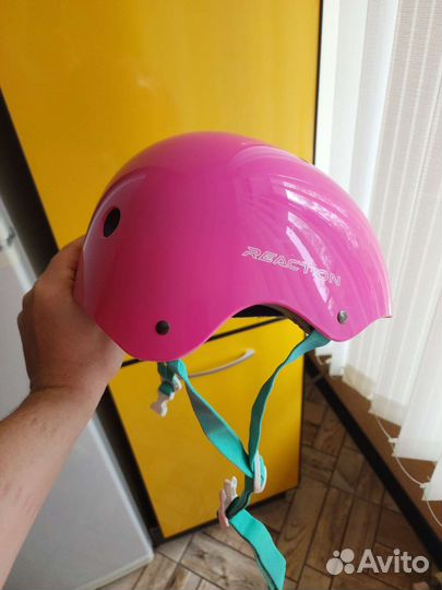 Шлем, каска защитная для катания на роликах