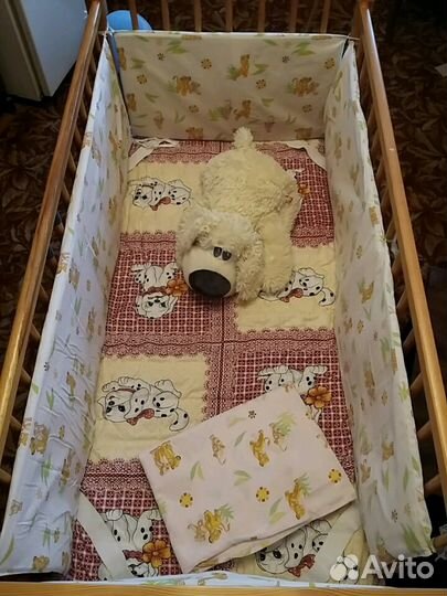 Детская кроватка +постельное бельё в подарок