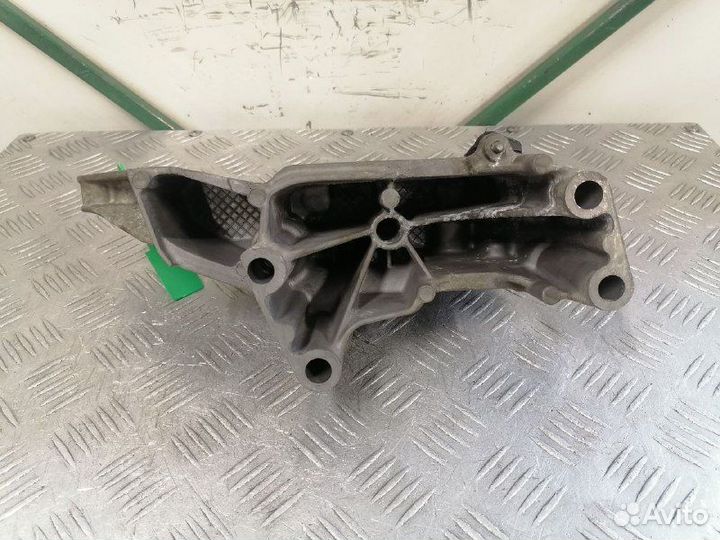 Кронштейн двигателя Volkswagen New Beetle 1.4 16V