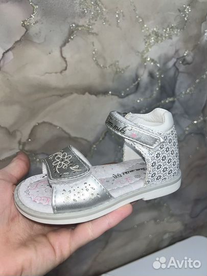 Сандалии для девочки
