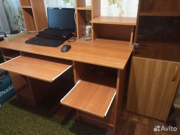Компьютерный стол + книжный шкаф