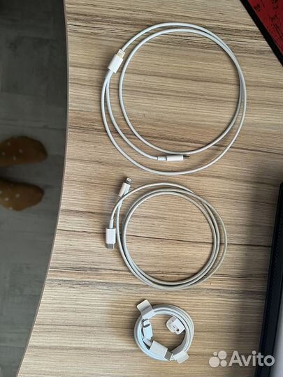 Оригинальные провода на iPhone