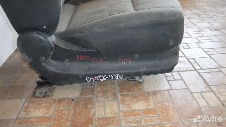 Сиденье переднее правое Chevrolet Aveo (T250) 200