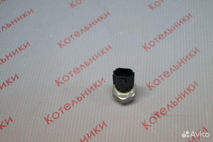 Nissan 92136-6J000 Датчик давления фреона