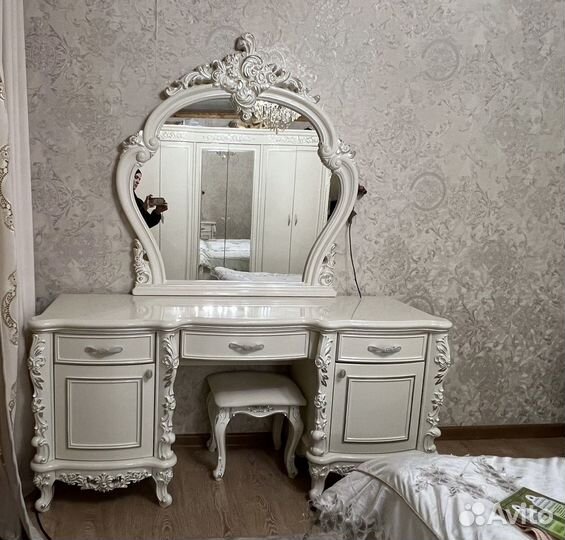 Спальный гарнитур