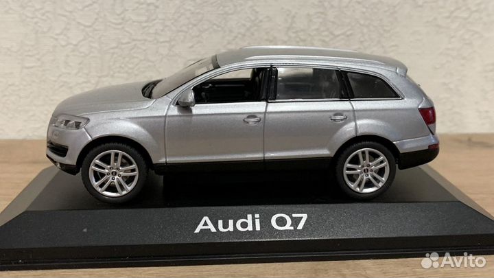 Audi Q7 4.2. Schuco. 1:43