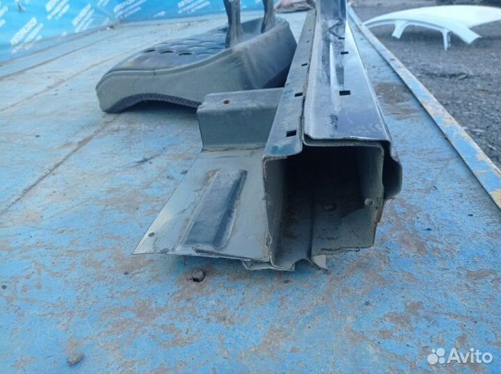 Левый порог со стойкой Nissan Teana J31 седан VQ23