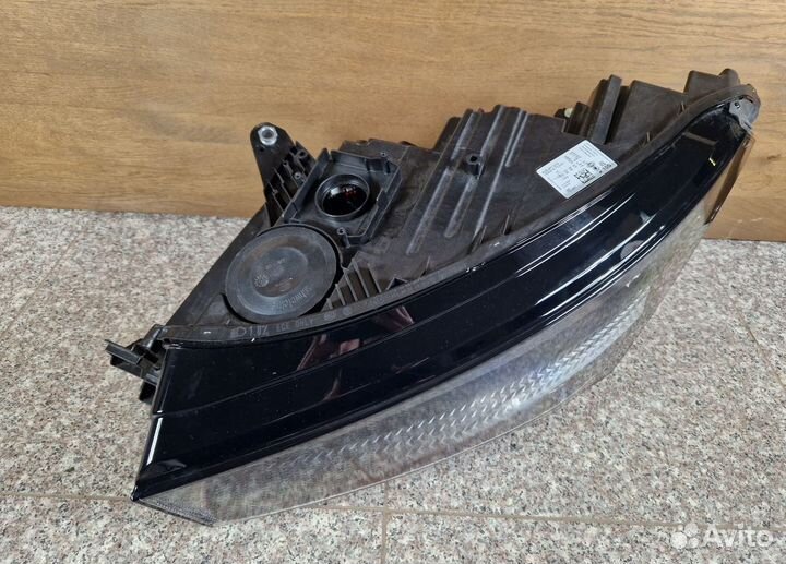 Skoda Enyaq фара левая