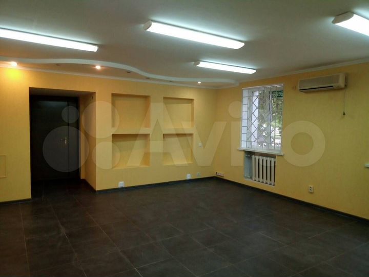 Торговое помещение в центре Керчи, 77 м²