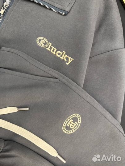 Спортивный костюм женский