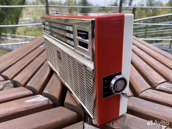 Транзисторный радиоприемник Sharp BY-410A