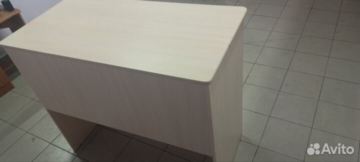 Офисный стол