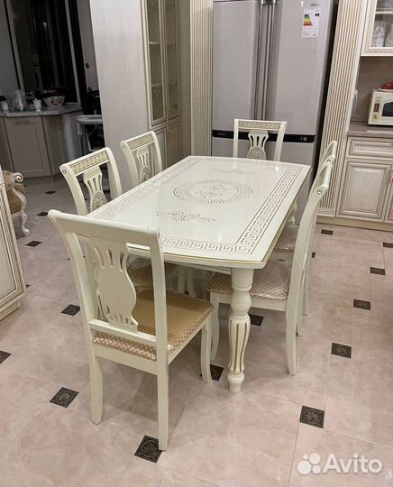 Столы и стулья «Версаче» – роскошь и уют