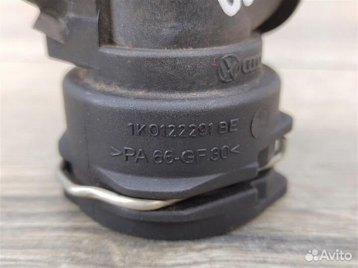 Фланец системы охлаждения skoda Octavia A5 1Z Б7